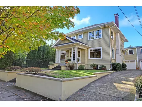 2704 NE Hamblet St, Portland, OR 97212