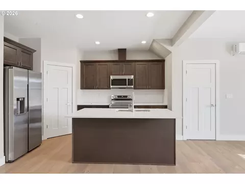 Kitchen - 4011 SW Royal Ave, Gresham, OR 97080 photo 1 of 9