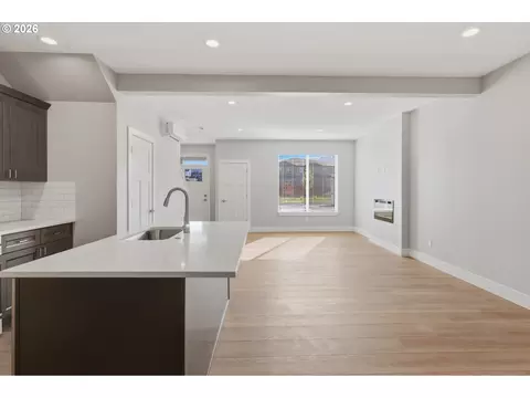 Living - 4011 SW Royal Ave, Gresham, OR 97080 photo 9 of 12