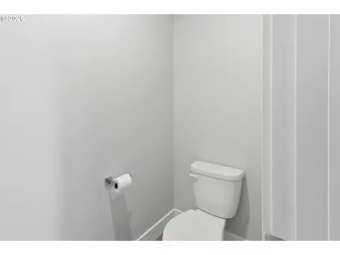 Bath - 4011 SW Royal Ave, Gresham, OR 97080 photo 3 of 6