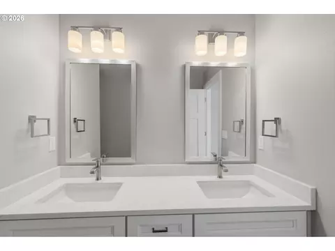Bath - 4011 SW Royal Ave, Gresham, OR 97080 photo 5 of 6