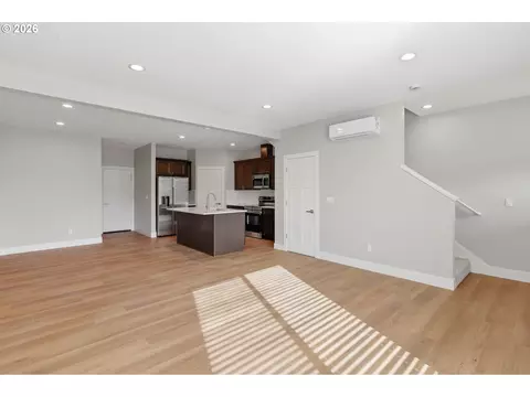 Living - 4011 SW Royal Ave, Gresham, OR 97080 photo 3 of 12