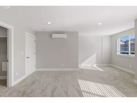 Bedroom - 4011 SW Royal Ave, Gresham, OR 97080 photo 1 of 6