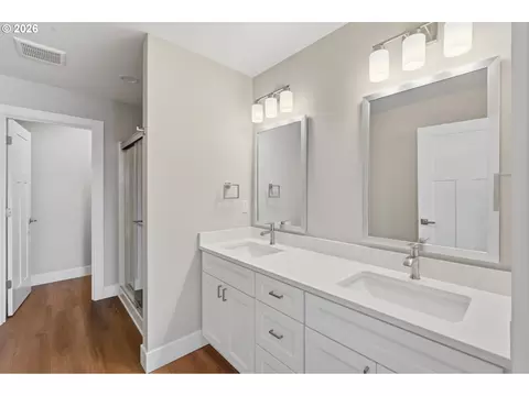 Bath - 4011 SW Royal Ave, Gresham, OR 97080 photo 2 of 6