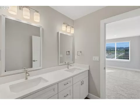 Bath - 4011 SW Royal Ave, Gresham, OR 97080 photo 4 of 6