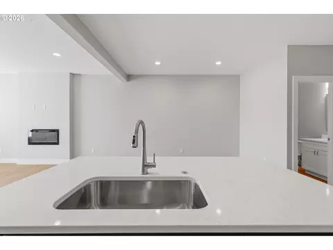 Kitchen - 4011 SW Royal Ave, Gresham, OR 97080 photo 9 of 9