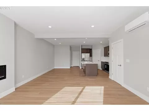 Living - 4011 SW Royal Ave, Gresham, OR 97080 photo 7 of 12