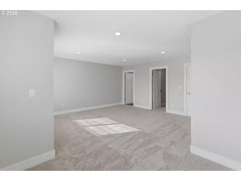 Living - 4011 SW Royal Ave, Gresham, OR 97080 photo 10 of 12