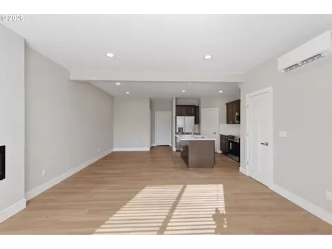 Living - 4011 SW Royal Ave, Gresham, OR 97080 photo 2 of 12
