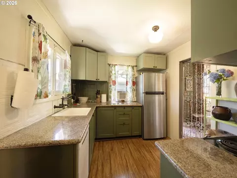 515 E Gloucester St, Gladstone, OR 97027 photo 8