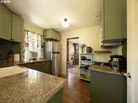 515 E Gloucester St, Gladstone, OR 97027 photo 6