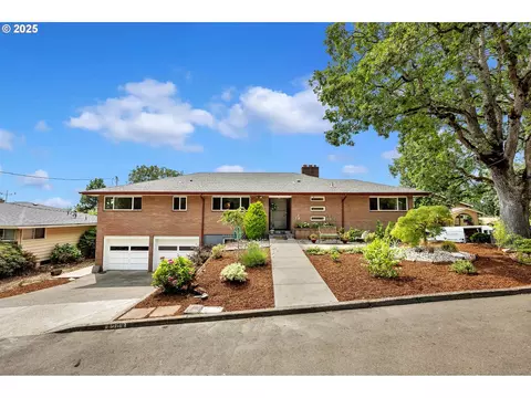 4208 NW Olive St, Vancouver, WA 98660