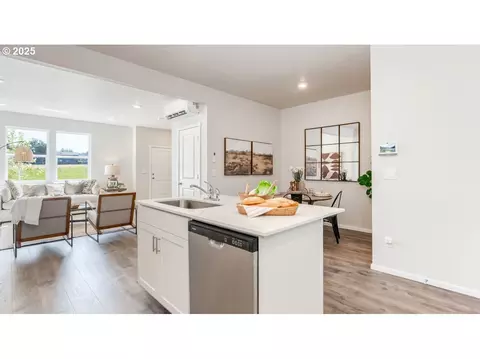 Kitchen - 3575 SW Thomas Ave, Gresham, OR 97080 photo 5 of 5