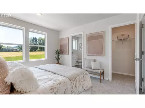 Bedroom - 3575 SW Thomas Ave, Gresham, OR 97080 photo 6 of 7