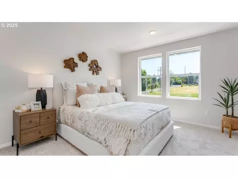 Bedroom - 3575 SW Thomas Ave, Gresham, OR 97080 photo 5 of 7