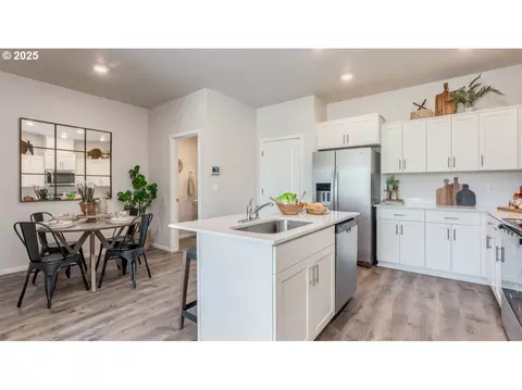 Kitchen - 3575 SW Thomas Ave, Gresham, OR 97080 photo 1 of 5
