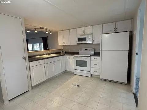 5335 Main St # 10, Springfield, OR 97478 photo 9