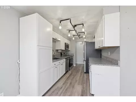 Kitchen - 1785 N Danebo Ave, Eugene, OR 97402 photo 3 of 6