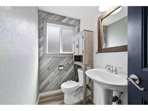 Bath - 1785 N Danebo Ave, Eugene, OR 97402 photo 1 of 3