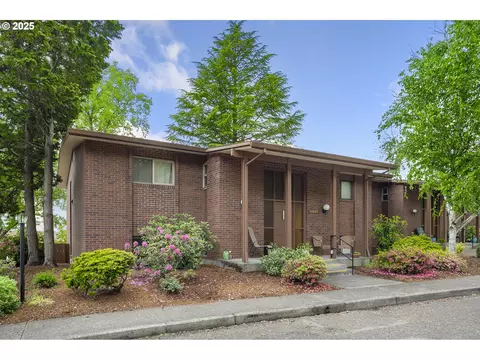 11490 SW Crown Dr #1, King City, OR 97224