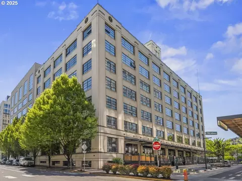 1400 NW Irving St #701, Portland, OR 97209