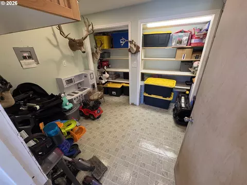 Other - 5968 E St, Springfield, OR 97478 photo 3 of 7