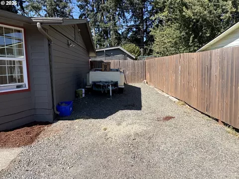 Exterior - 5968 E St, Springfield, OR 97478 photo 2 of 7