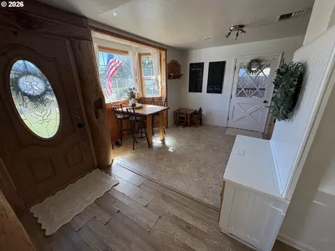 Entry Way - 5968 E St, Springfield, OR 97478 photo 1 of 3