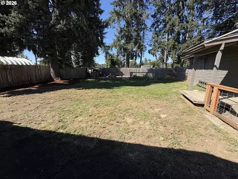 Exterior - 5968 E St, Springfield, OR 97478 photo 3 of 7