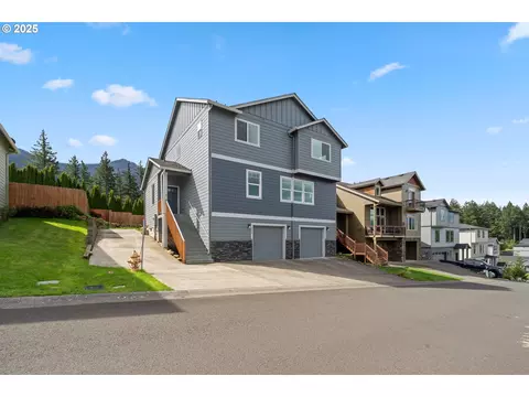 942 SE Windsong Dr, Cascade Locks, OR 97014