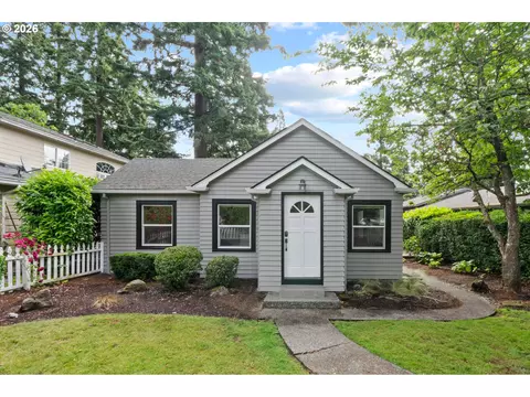 655 8th St, Lake Oswego, OR 97034
