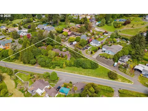 93652 E Blue Bird Ln, North Bend, OR 97459