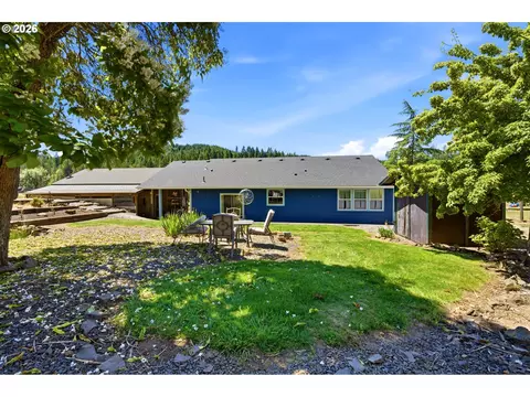 Exterior - 37886 S Wilhoit Rd, Molalla, OR 97038 photo 3 of 12