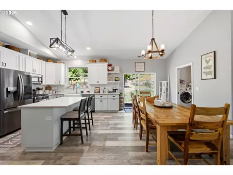 Kitchen - 37886 S Wilhoit Rd, Molalla, OR 97038 photo 1 of 6