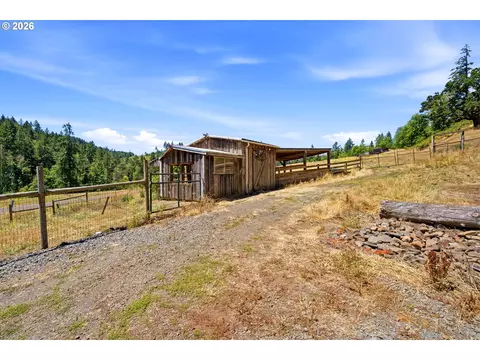 Exterior - 37886 S Wilhoit Rd, Molalla, OR 97038 photo 11 of 12