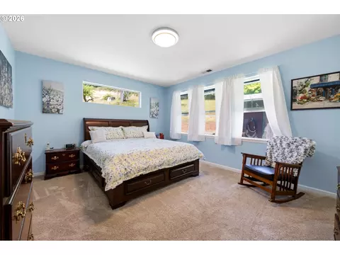 Bedroom - 37886 S Wilhoit Rd, Molalla, OR 97038 photo 2 of 3