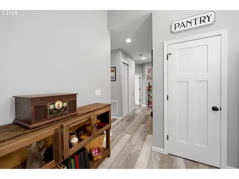Entry Way - 37886 S Wilhoit Rd, Molalla, OR 97038 photo 2 of 2