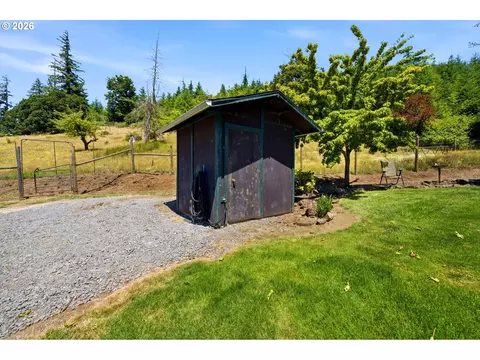 Exterior - 37886 S Wilhoit Rd, Molalla, OR 97038 photo 8 of 12