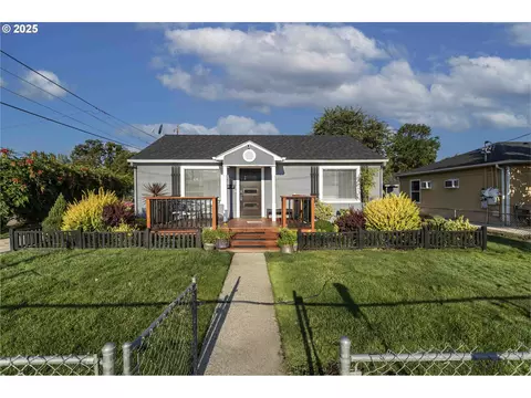 506 S Peach St, Medford, OR 97501