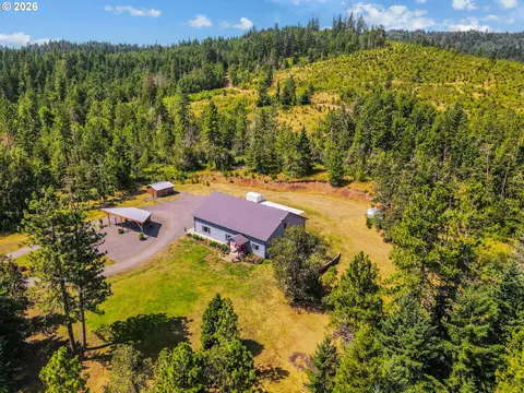 82056 Mahr Ln, Creswell, OR 97426