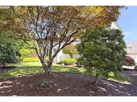 Exterior - 39735 Hood St, Sandy, OR 97055 photo 10 of 11