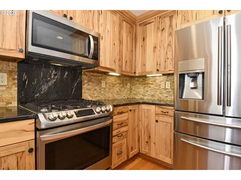 Kitchen - 39735 Hood St, Sandy, OR 97055 photo 3 of 4