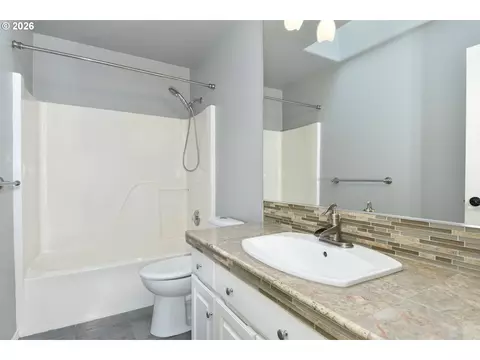 Bath - 39735 Hood St, Sandy, OR 97055 photo 4 of 4