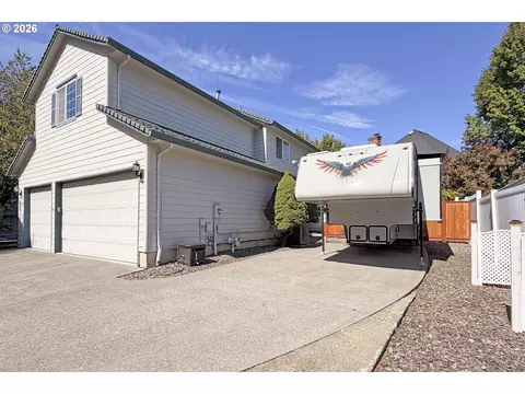 Exterior - 39735 Hood St, Sandy, OR 97055 photo 7 of 11