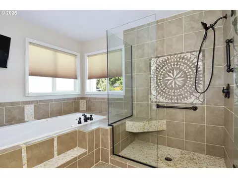 Bath - 39735 Hood St, Sandy, OR 97055 photo 3 of 4