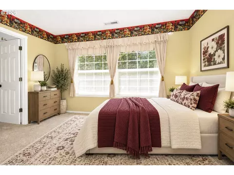 Bedroom - 39735 Hood St, Sandy, OR 97055 photo 2 of 3