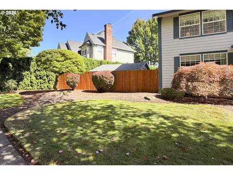 Exterior - 39735 Hood St, Sandy, OR 97055 photo 9 of 11