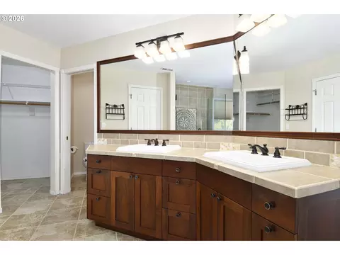 Bath - 39735 Hood St, Sandy, OR 97055 photo 2 of 4