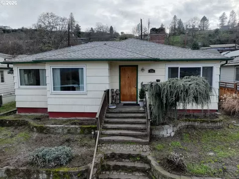 724 E 14th St, The Dalles, OR 97058
