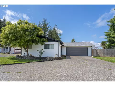 4004 Ginkgo Ave, Tillamook, OR 97141